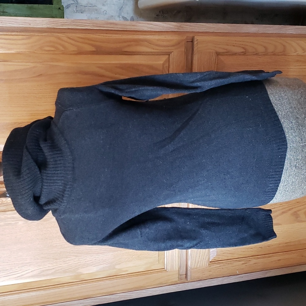 Gap Turtle Neck Sweather Great Condition - image 3
